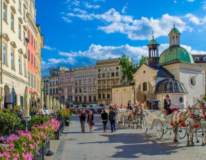 Krakowskie ulice handlowe to w niemal połowie restauracje i kawiarnie