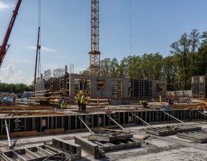 [Poznań] 3 budynek Red Parku coraz bardziej wychodzi z ziemi