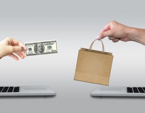 W walce o klientów sklepy muszą łączyć zalety sprzedaży stacjonarnej i internetowej