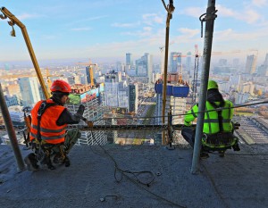 JLL: popyt na powierzchnie biurowe w pierwszym półroczu wzrósł o prawie 10 proc.